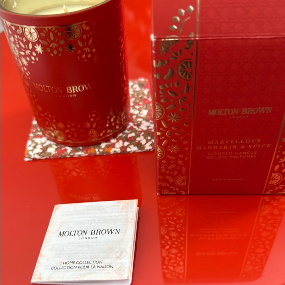 Molton Brown Red Scented Candle - Picture 6 of 6